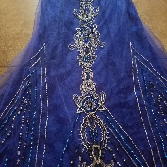 Beautiful blue and silver beaded gown - Picture 8 of 12